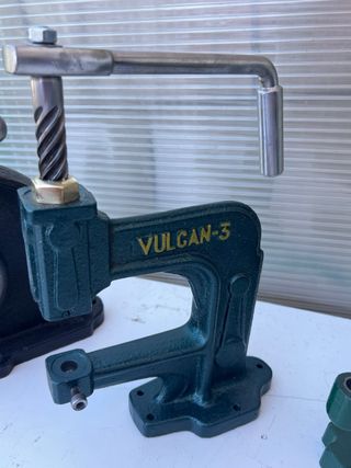 Remachadoras y prensa manual