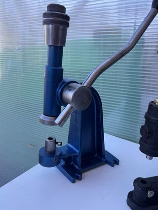 Remachadoras y prensa manual