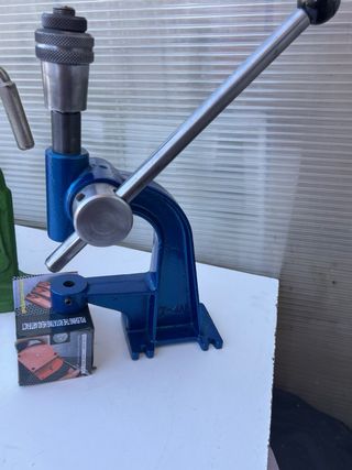 Remachadoras y prensa manual