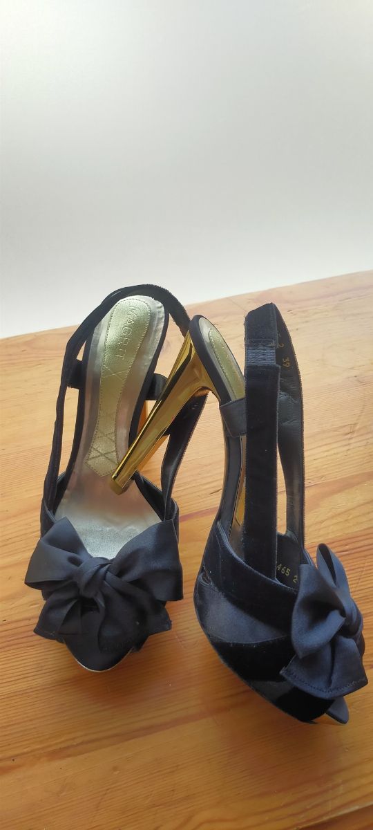 SANDALIAS NEGRAS MAGRIT