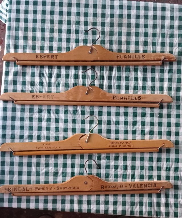 Lote 4 perchas antiguas