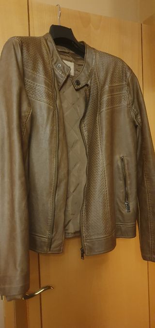 Cazadora Guess . nueva