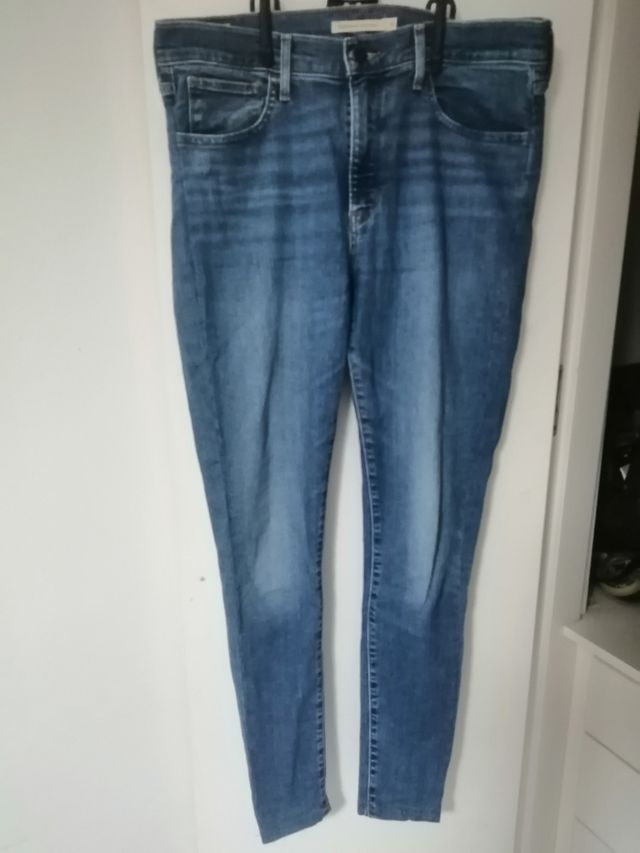 vaqueros Levi's 720 high rise 30-32