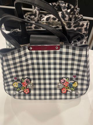 Bolso leopardo o cuadriculado guess