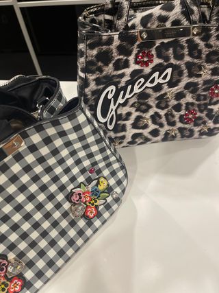 Bolso leopardo o cuadriculado guess
