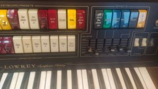 Organo Lowrey Symphonic Holiday