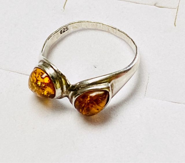 Anillo con gotas de ambar y plata de ley 925