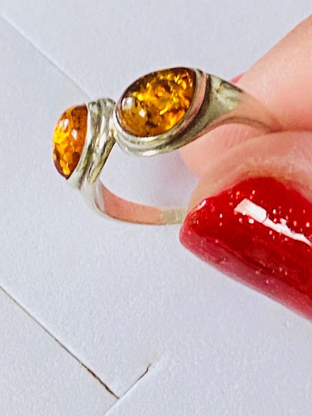 Anillo con gotas de ambar y plata de ley 925