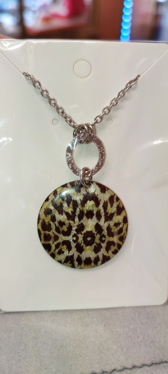 Colgante plata mujer con estampado leopardo