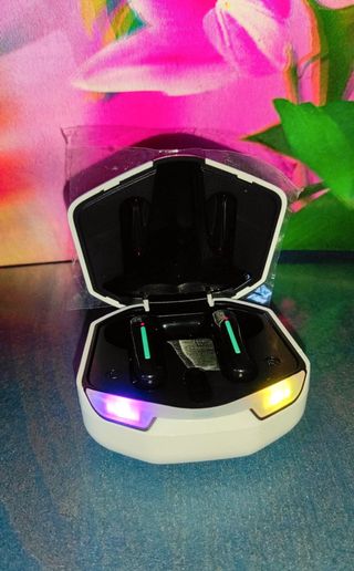 Auriculares inalámbricos forma de coche