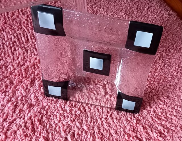 Bandeja de cristal para decoración moderna.