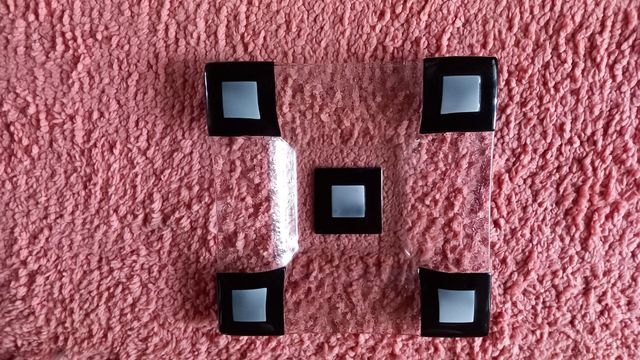 Bandeja de cristal para decoración moderna.