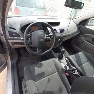 Despiece RENAULT Megane III 1.5 dCi 85 cv año 2009