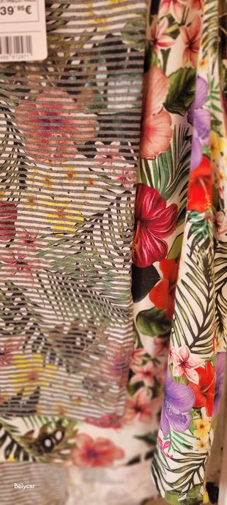 Camiseta desigual .Muy desigual