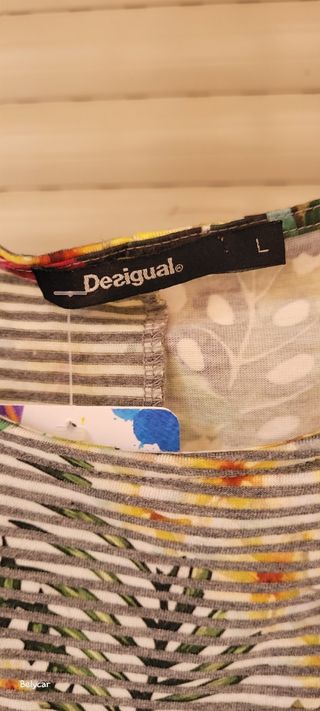 Camiseta desigual .Muy desigual
