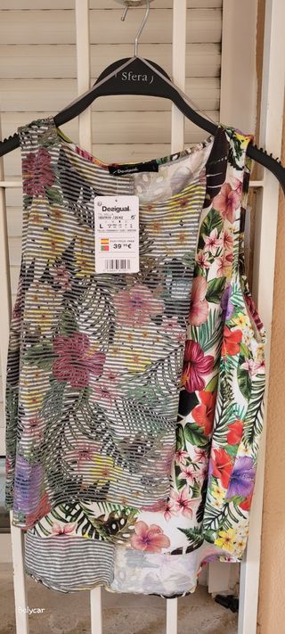 Camiseta desigual .Muy desigual