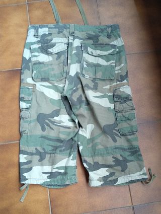 PANTALÓN ESTILO MILITAR