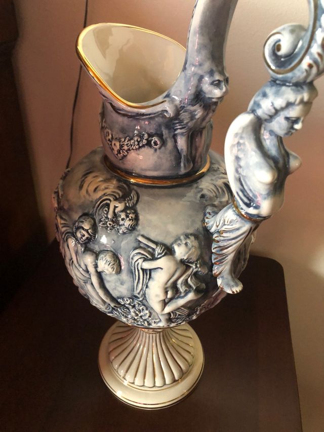 Capodimonte. Jarrón de porcelana