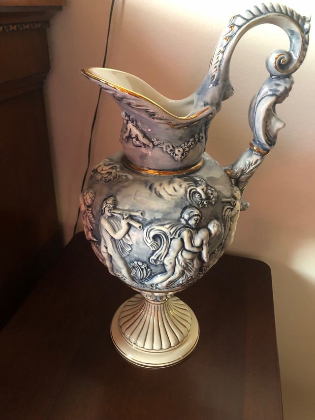 Capodimonte. Jarrón de porcelana
