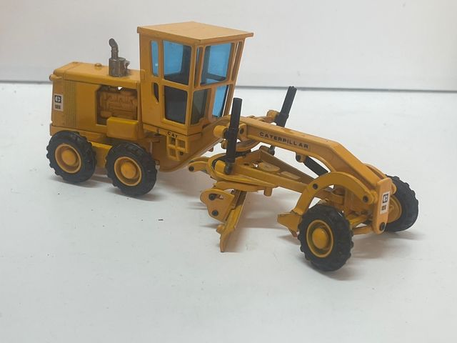 CATERPILLAR DE JOAL. ESCALA