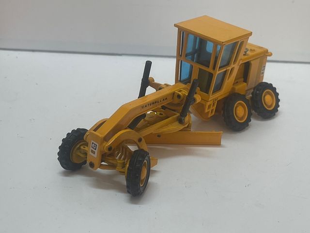 CATERPILLAR DE JOAL. ESCALA