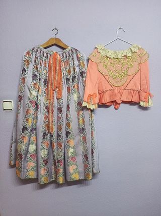 Traje de fallera con manteletas