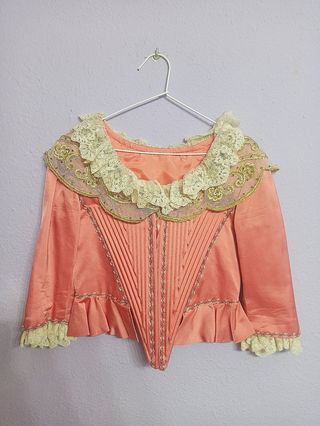 Traje de fallera con manteletas