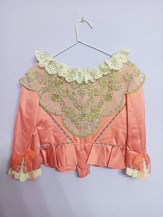 Traje de fallera con manteletas