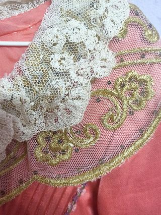 Traje de fallera con manteletas