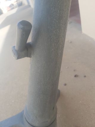 Mesa y Taburete industriales.