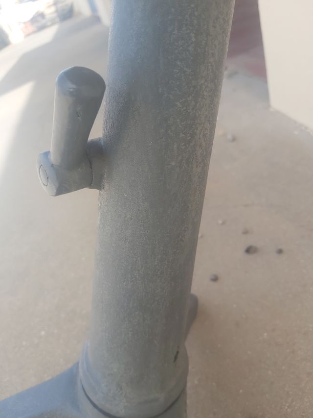 Mesa y Taburete industriales.