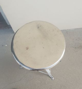 Mesa y Taburete industriales.