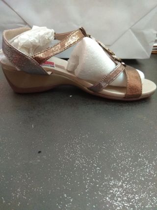 Sandalias N° 37 cobre y dorado 