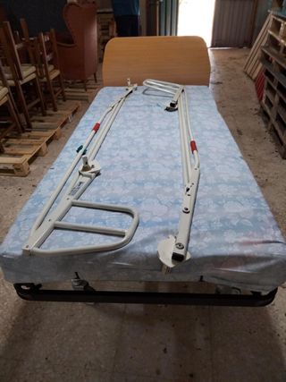 Cama articulada con colchón, barandillas de segur