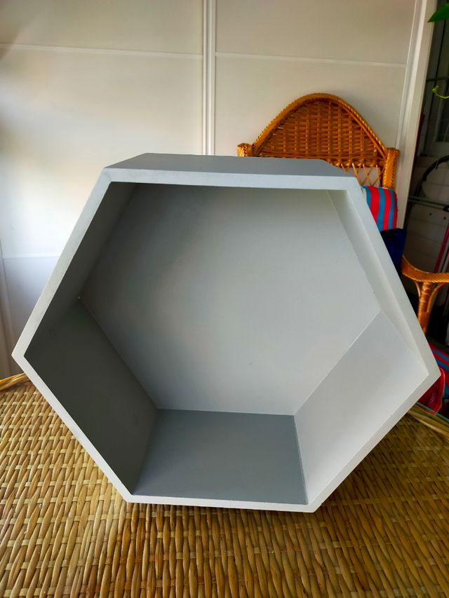 Estantería color gris decorativa