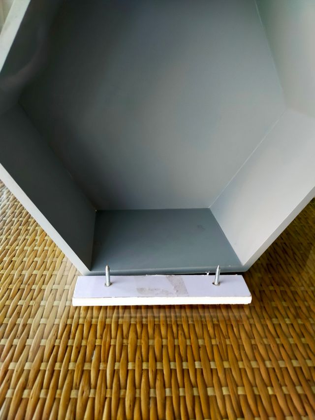 Estantería color gris decorativa