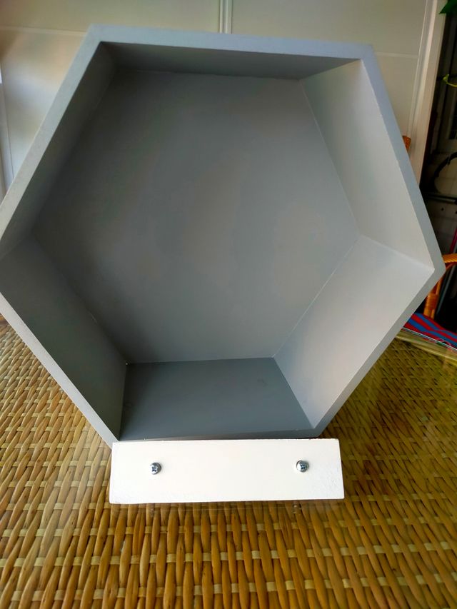 Estantería color gris decorativa