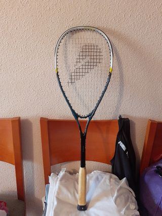 raqueta de Romester.