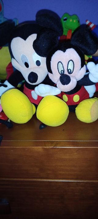 Bambole Collezione POCOYO e DISNEY. Sono 9 peluches