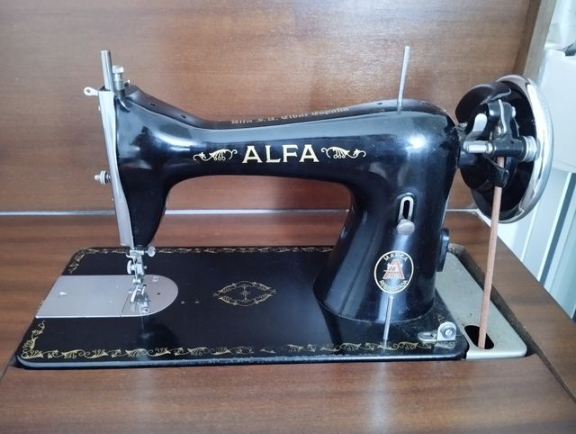 Maquina de coser Alfa