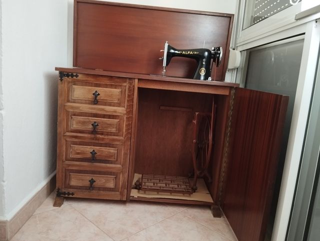 Maquina de coser Alfa