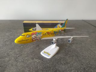 Precioso avion BOEING 747 ANA POKEMON 1:250
