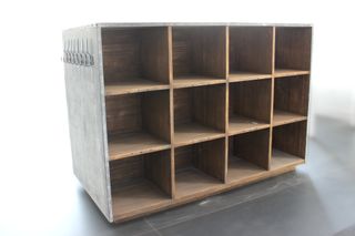 Mobiliario industrial procedente tienda Desigual
