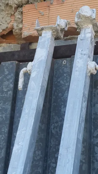 REGLAS Y PUNTALES ALUMINIO DE CONSTRUCCIÓN.