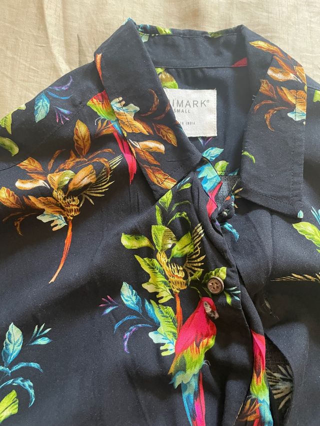 Camisa fluida estampada loros