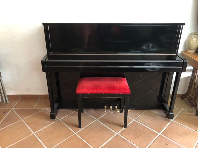Piano vertical yamaha