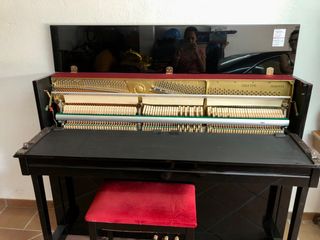 Piano vertical yamaha