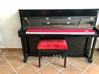 Piano vertical yamaha