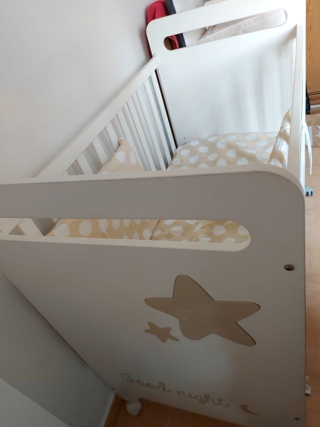 CUNA+COLCHÓN ANTIPLAGIO REGALO EDREDÓN Y PROTECTOR