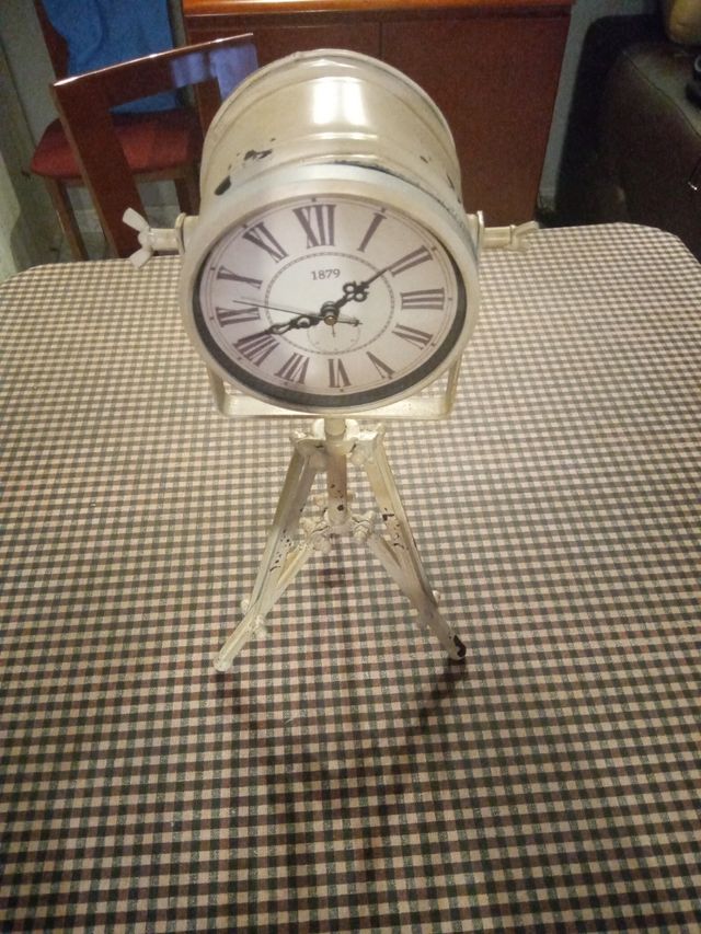 reloj de sobre mesa